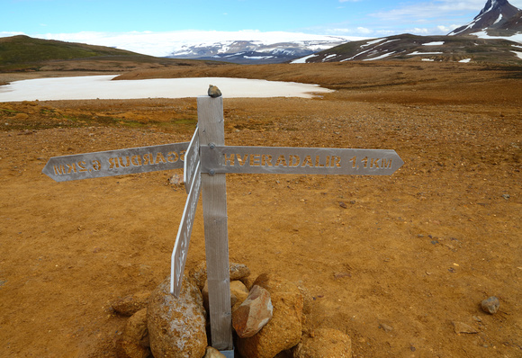 Signpost: 6.2 km back to base (Asgardur)