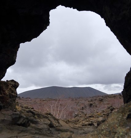 Dimmuborgir lava tube framing Hverfjall