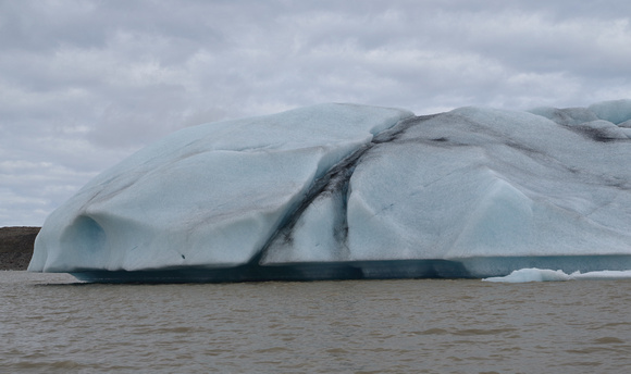 Large iceberg on Fjallsarlon
