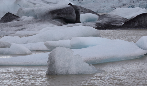 Black and white Icebergs, Fjallsarlon