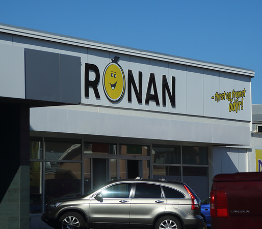 Ronan, a famous guy in Iceland!