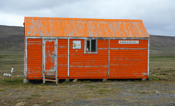 Arnarbæli emergency hut along Rte 35